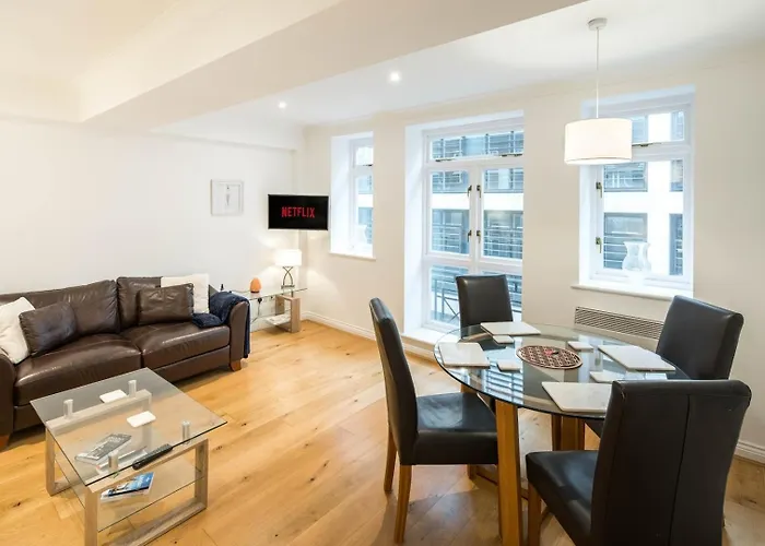 1Bd Modern City Oasis: Near London Attractions