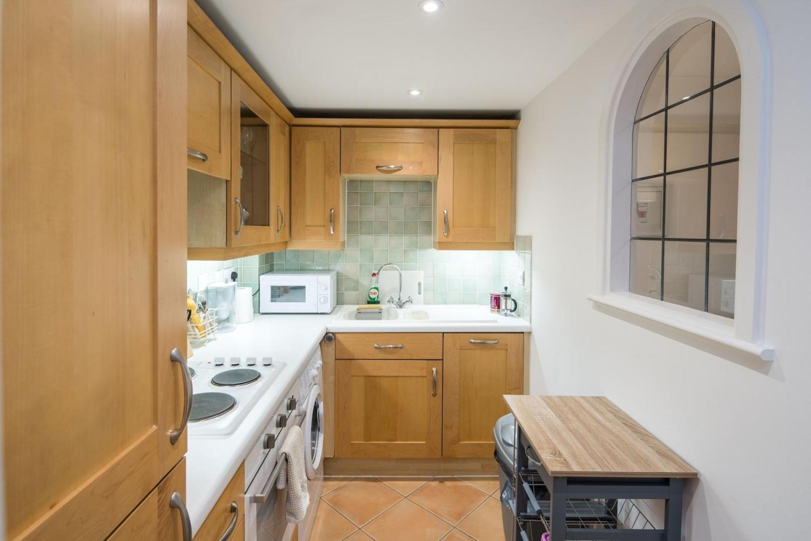 Apartment 1bd Modern Oasis: Near Attractions *
